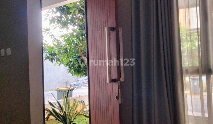 Di  Rumah Dekat Pintu Tol Parigi Bintaro 1