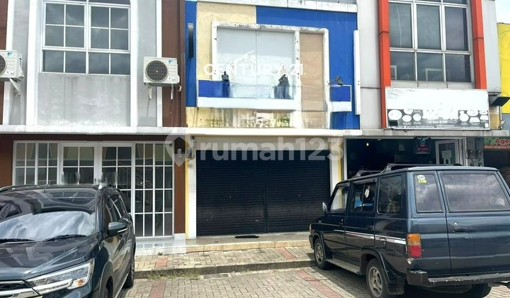 Ready-to-Use Shophouse in a Strategic and Busy Location at Graha Bintaro 9545 2