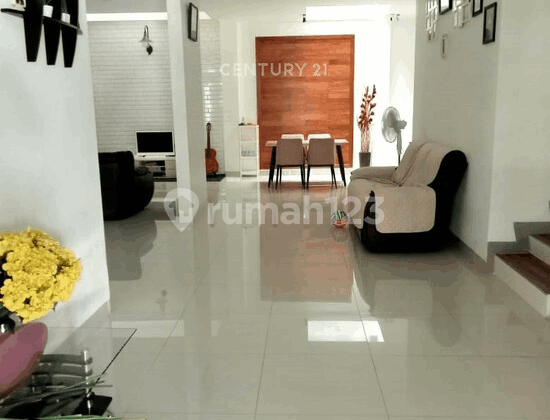 Dijual Rumah Siap Huni 2 Lantai Full Renovasi di Graha Raya 4241 Dijual Rumah Siap Huni 2 Lantai Full Renovasi di Graha Raya 4241