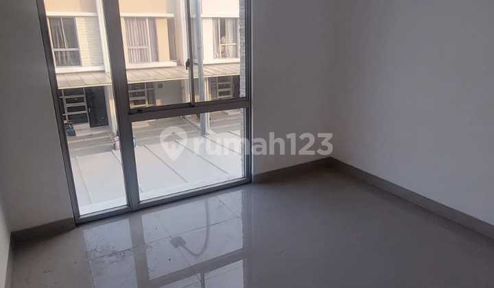 Jual Cepat Rumah 3 Lantai Pik 2 Dekat Pintu Tol Jalan Utama 2