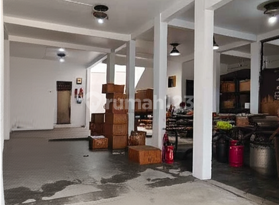 Strategic shop house on a busy street, South Meruya, West Jakarta. Width 10m, Land Area 220m², Building Area 300m². 2