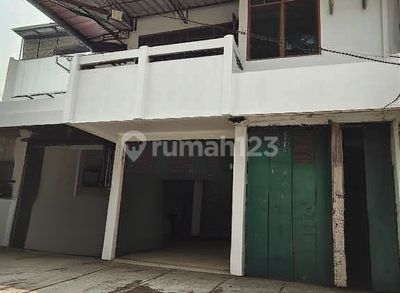 Strategic shop house on a busy street, South Meruya, West Jakarta. Width 10m, Land Area 220m², Building Area 300m².