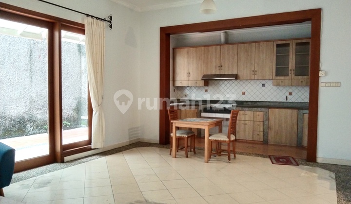 Harus Terjual Rumah Mewah 3 Lantai Puri Indah Jakarta Barat Semi Furnished 4+1 Kamar Tidur 3+1 Kamar Mandi Lt160 Lb360 SHM 2