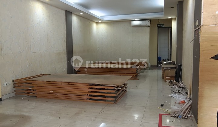 Ruko Gandeng 5 Lantai di Kebon Jeruk Jakarta Barat Lt210 Lebar 13M Lb890 Ada Lift Barang
