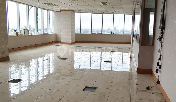 Office Space Semi Furnished Sastra Graha Kebon Jeruk Jakarta Barat LB 1185 Rp 165.000/M/Bln 2