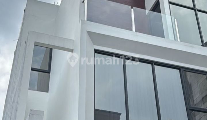 Rumah Modern Cantik 3,5 Lantai Bintaro Tangerang Lt84 Lb200 SHM 3+1 Bedroom 2+1 Bathroom
