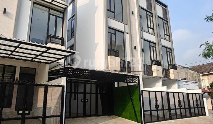 Rumah Mewah Baru Private Cluster Kedoya Di Pusat Kota Jakarta Barat Rumah Mewah Baru Private Cluster Kedoya Di Pusat Kota Jakarta Barat
