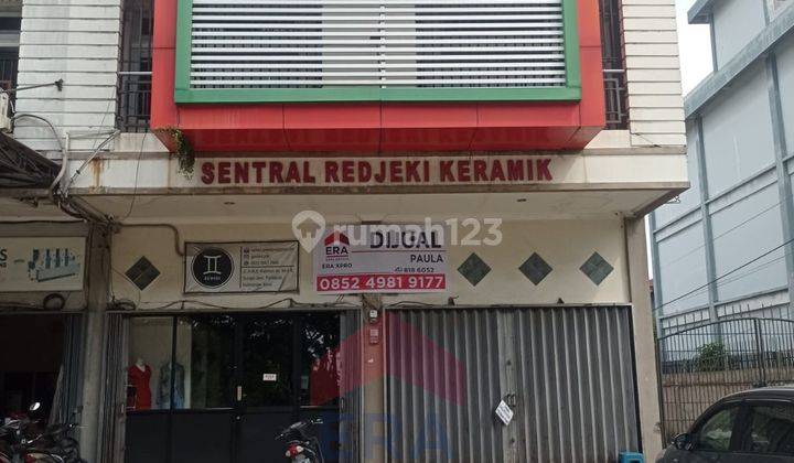 Ruko 2 Lantai Dengan Gudang Akses Samping di Hra Rachman