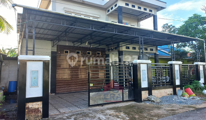 Rumah Terawat 2 Lantai Pontianak Kota di Prof M Yamin Siap Huni Rumah Terawat 2 Lantai Pontianak Kota di Prof M Yamin Siap Huni