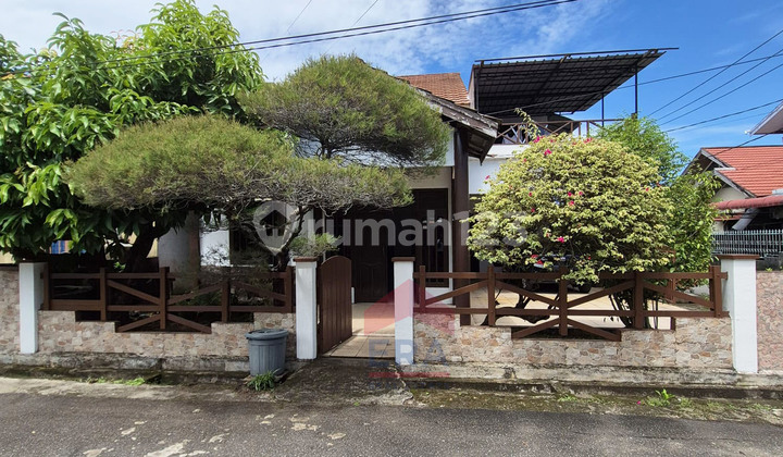 Rumah Terawat 5 Kamar 2 Lantai  Akses Mudah Kawasan Kota di Perdana