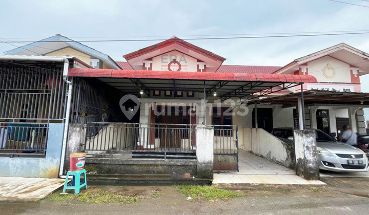 Rumah Kawasan Kotamadya Posisi Depan di Sungai Raya Dalam