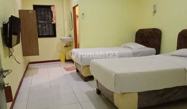 Hotel Bangunan Kokoh Kawasan Singkawang Kota di Stasiun 2