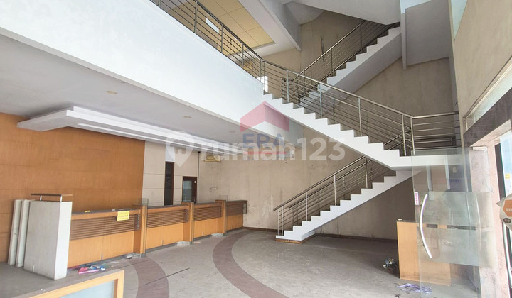 2 Buildings with Extensive Parking Lots Suitable for Showrooms, Offices, Hotels on Imam Bonjol Street 2 Buildings with Extensive Parking Lots Suitable for Showrooms, Offices, Hotels on Imam Bonjol Street