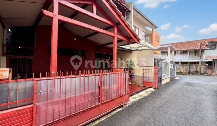 Rumah Siap Huni Dekat Taman di Tebet