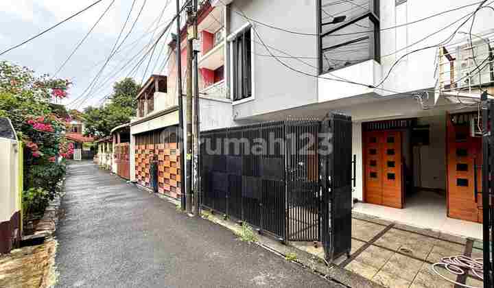 AFFORDABLE HOUSE IN TEBET! STRATEGIC LOCATION