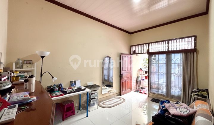 Rumah Siap Huni Dekat Taman di Tebet 2