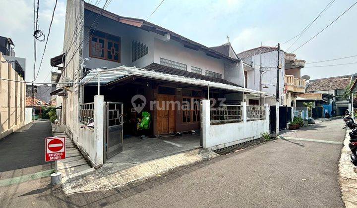 Rumah Siap Huni 2 Lantai Depan Taman Posisi Hoek Di Tebet 1