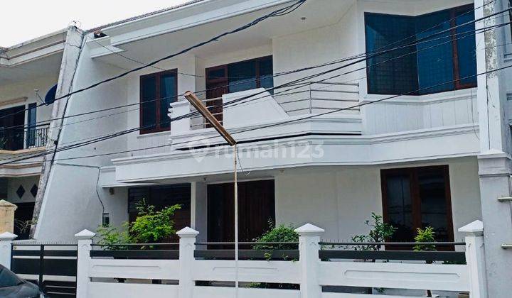 Dijual Rumah Kondisi Bagus 2 Lantai Dekat Sekolah Darmo Baru Barat 1