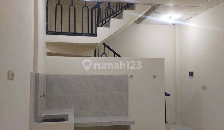 DISEWAKAN RUMAH 3LT DAERAH TANAH SEREAL. KAWASAN RAMAI 24JAM. COCOK UTK USAHA KULINER, LOUNDRY, EXPEDISI, DLL (BARU SELESAI RENOV) 3