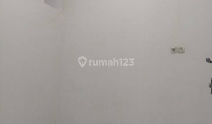 DISEWAKAN RUMAH 3LT DAERAH TANAH SEREAL. KAWASAN RAMAI 24JAM. COCOK UTK USAHA KULINER, LOUNDRY, EXPEDISI, DLL (BARU SELESAI RENOV) 7