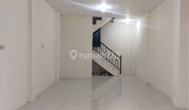 DISEWAKAN RUMAH 3 LT, DAERAH DEKAT TANAH SEREAL KOTA (BARU SELESAI RENOV). LANTAI DASAR PLONG (BISA UTK USAHA KULINER DLL) 1