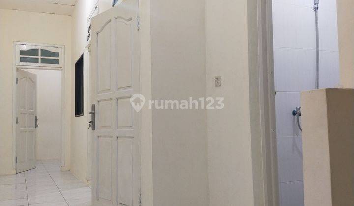 DISEWAKAN RUMAH 3 LT, DAERAH DEKAT TANAH SEREAL KOTA (BARU SELESAI RENOV). LANTAI DASAR PLONG (BISA UTK USAHA KULINER DLL) 4