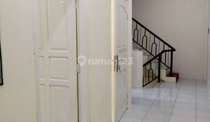 DISEWAKAN RUMAH 3 LT, DAERAH DEKAT TANAH SEREAL KOTA (BARU SELESAI RENOV). LANTAI DASAR PLONG (BISA UTK USAHA KULINER DLL) 11