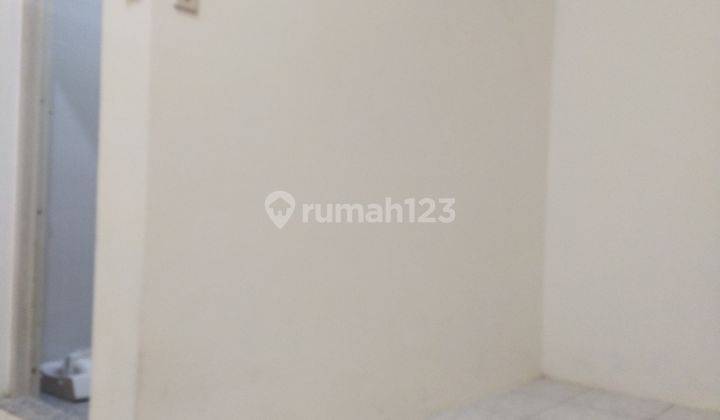 DISEWAKAN RUMAH 3 LT (DEKAT TN. SEREAL & BARU SELESAI RENOV, LT DASAR PLONG) DAERAH RAMAI, DEKAT GG. KANCIL. COCOK UTK USAHA KULINER, DLL 6