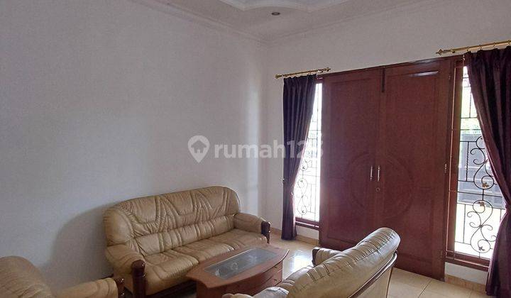 Rumah Murah Taman Surya Siap Huni 2.5 Lantai. Baru Selesai Renovasi. Shm. Furnished 2