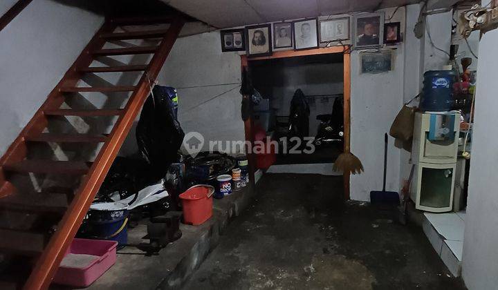 Dijual Murah: Hitung Tanah Saja Bangunan 2 Lantai Di Jembatan Lima 2