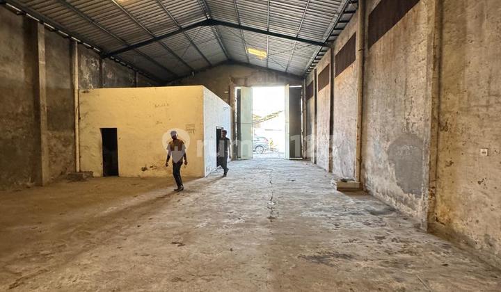 Gudang di Nol Jalan Raya Jemundo, Sidoarjo (AT)