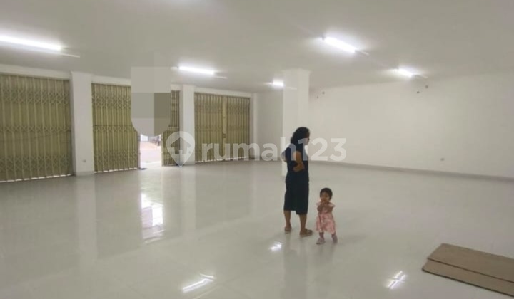 For Rent: Newly Built 3-Unit Row Shop in Citra 3 by the Roadside (Suitable for Showroom, Supermarket, Food Business)