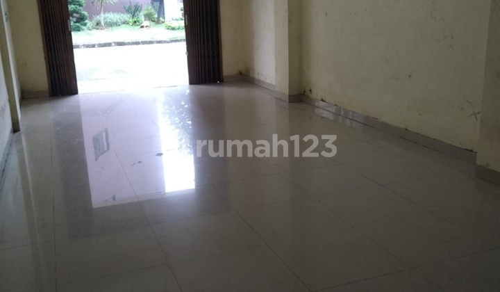 For Rent 4-Story Shophouse Full + Spacious Parking in Daan Mogot Baru