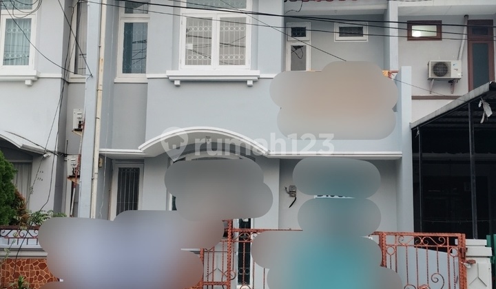 Dijual Rumah Renov Depan Taman Di Taman Surya