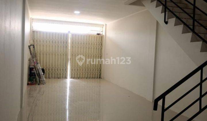 Disewakan ruko 3 lantai pinggir jalan Bojong Cengkareng 2