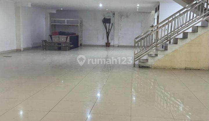 Dijual rumah bangunan kokoh di boulevard Taman Surya 5.Ada basement dan rooftop 2