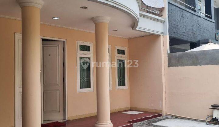 Disewakan rumah baguss Semi Furnish  (KT 5+1) di Perum Daan Mogot Baru  1