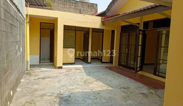 Disewakan rumah baguss LT 240m² (KT 3+1) di Taman Surya 2