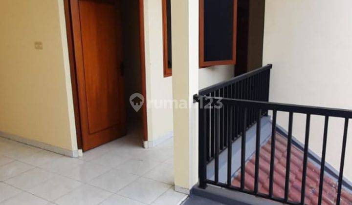 Dijual rumah lokasi bagus pinggir jalan di Taman Surya  1