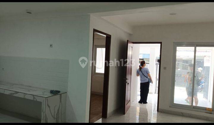 Dijual rumah renov 3 lantai di Taman Palem Lestari 2