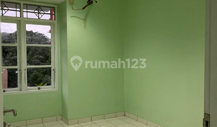 Disewakan/dijual Rumah Hoek Luas Di Taman Palem 2