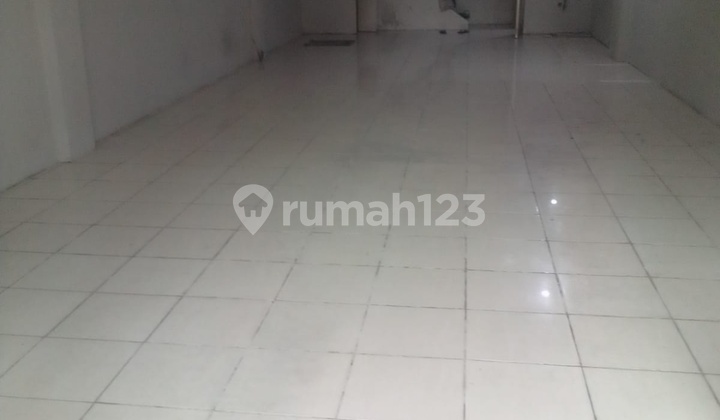 Affordable 3.5-Story Roadside Shop House for Rent in Taman Palem