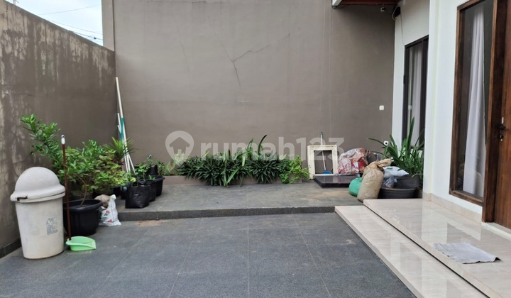 Dijual Rumah Minimalis Brand New di Taman Mahkota 2