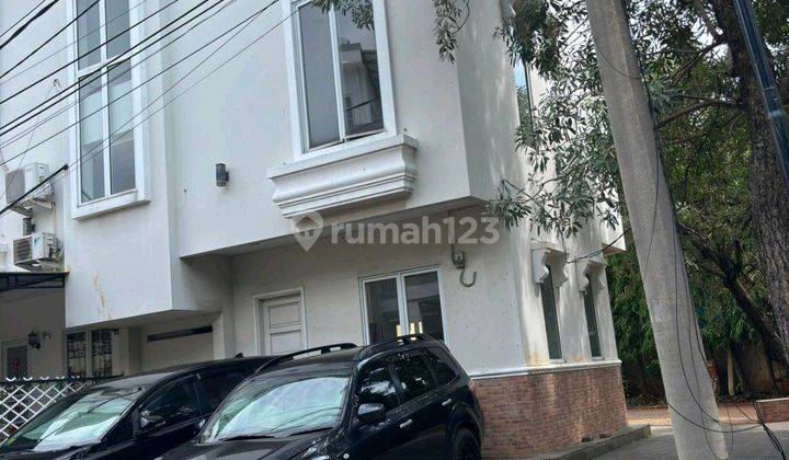 Disewakan Rumah Hoek Luass 3 Lantai Di Citra 2 1