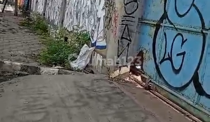 For Rent/For Sale Land with Panels on Husein Sastranegara Street, Kalideres, West Jakarta.