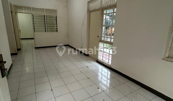 Disewakan Rumah Hoek 1 Lantai Hadap Timur Di Taman Surya 2