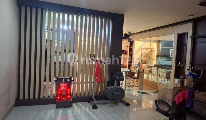 Dijual Rumah Furnished Cakep di Taman Palem Dijual Rumah Furnished Cakep di Taman Palem