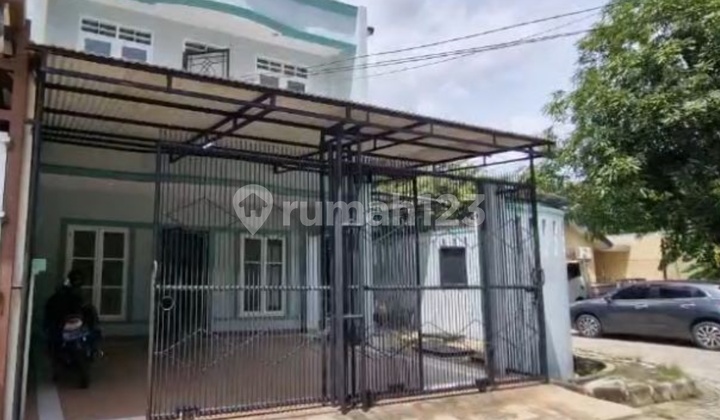 Disewakan/dijual Rumah Hoek Luas Di Taman Palem