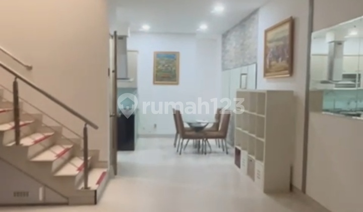 Disewakan Rumah Furnished Minimalis 3 Lantai Di Taman Surya
