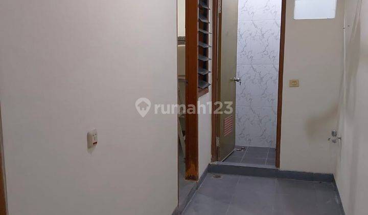 Disewakan Rumah Bagus Row Jalan Lebar Ada Ac 3 + Water Heater Di Taman Surya 5 2